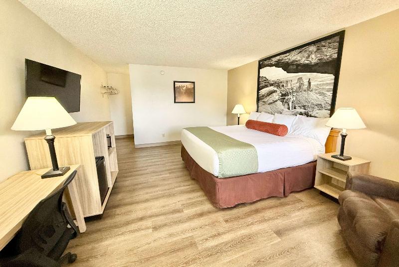 Super 8 by Wyndham Salina/Scenic Hills Area image