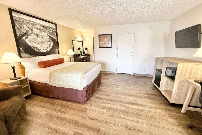 Super 8 by Wyndham Salina/Scenic Hills Area image