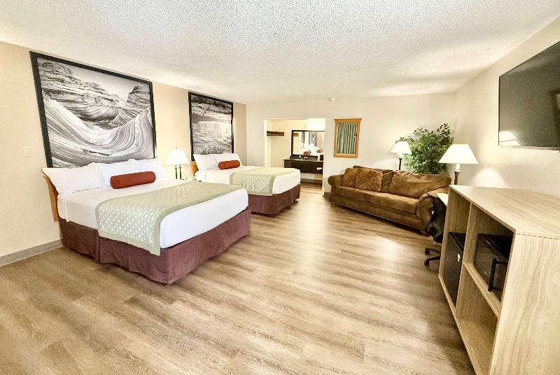 Super 8 by Wyndham Salina/Scenic Hills Area image