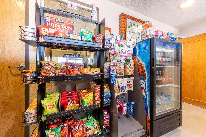 Super 8 By Wyndham Quartzsite Az image