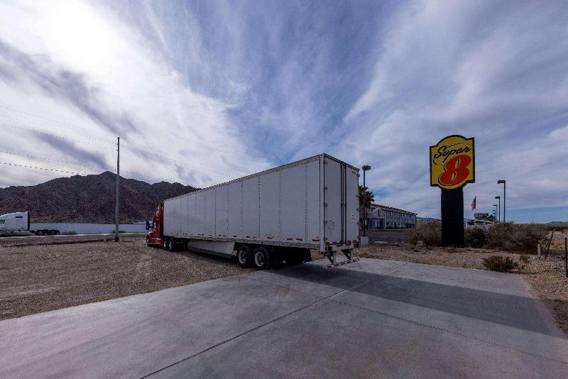 Super 8 By Wyndham Quartzsite Az image
