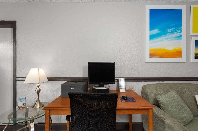 Days Inn by Wyndham Wildwood I-75 image