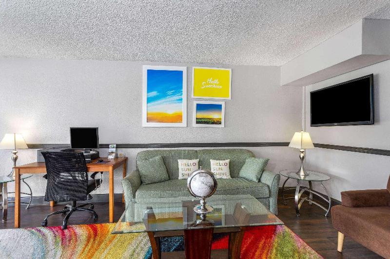 Days Inn by Wyndham Wildwood I-75 image