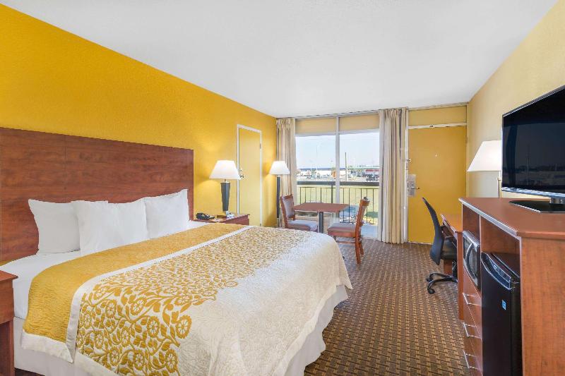 Days Inn by Wyndham Wildwood I-75 image