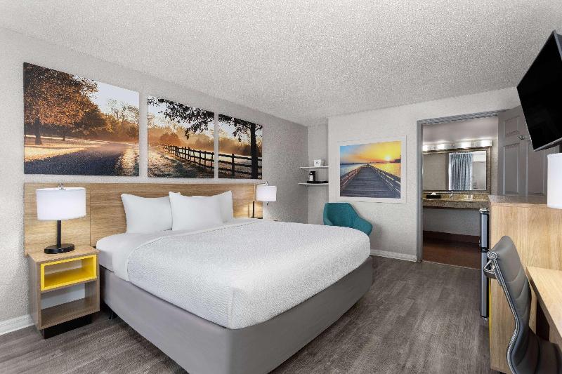 Days Inn by Wyndham Wildwood I-75 image