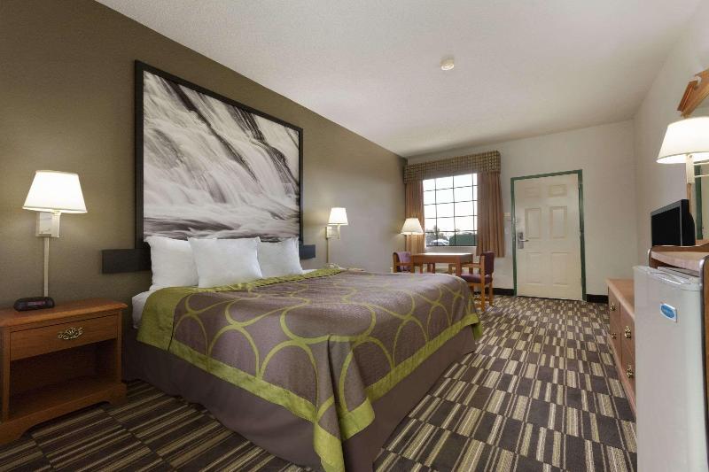 Super 8 by Wyndham Chatsworth/Dalton image