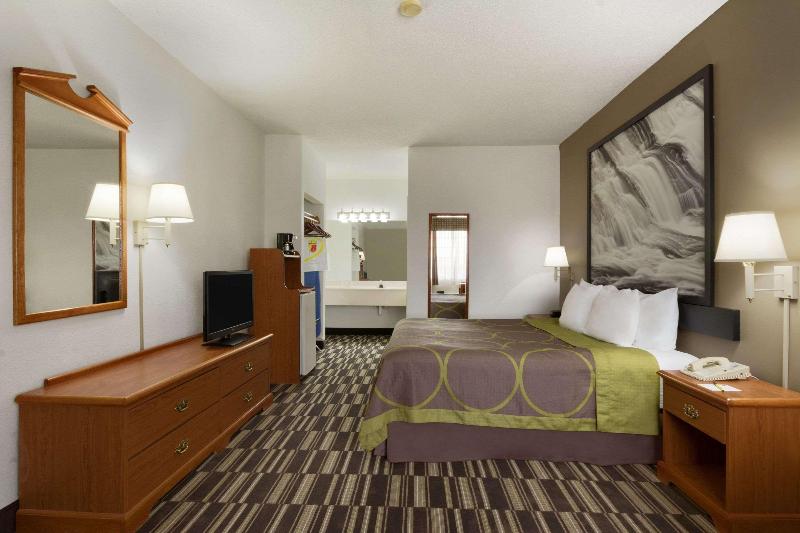 Super 8 by Wyndham Chatsworth/Dalton image