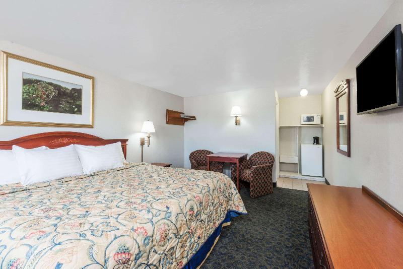 Knights Inn North Attleboro image