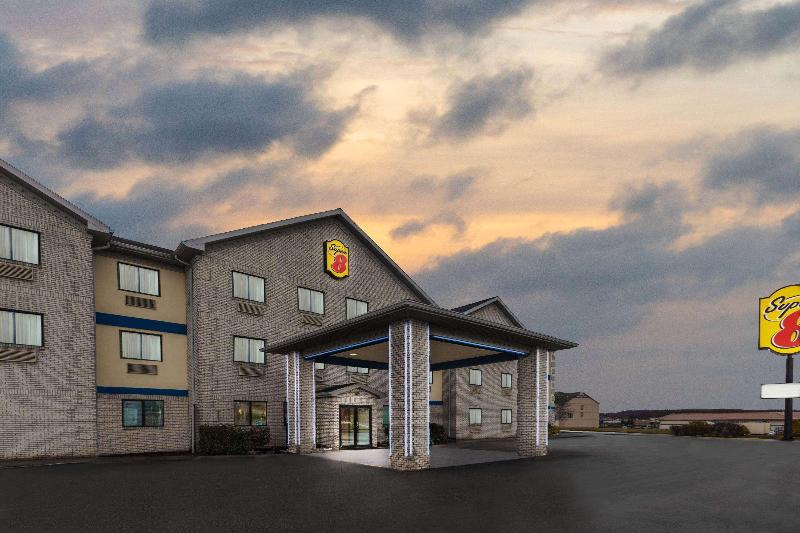 Super 8 By Wyndham Uniontown Pa image