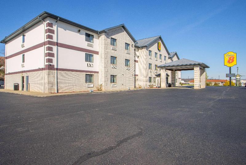 Super 8 By Wyndham Uniontown Pa image