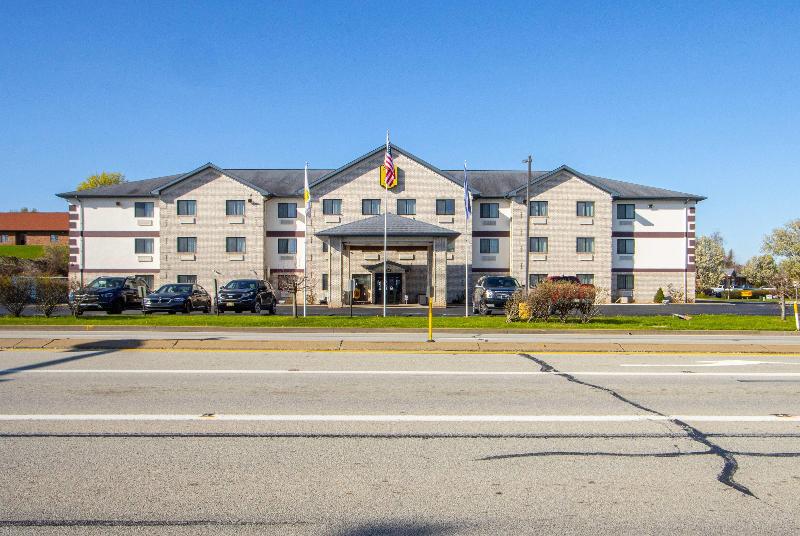 Super 8 By Wyndham Uniontown Pa image