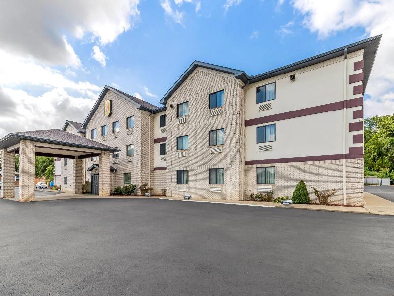 Super 8 By Wyndham Uniontown Pa image