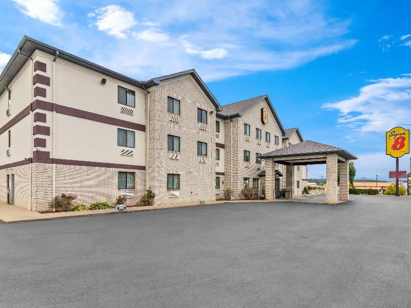 Super 8 By Wyndham Uniontown Pa image