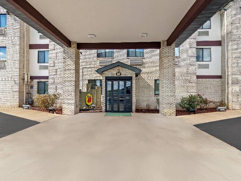 Super 8 By Wyndham Uniontown Pa image