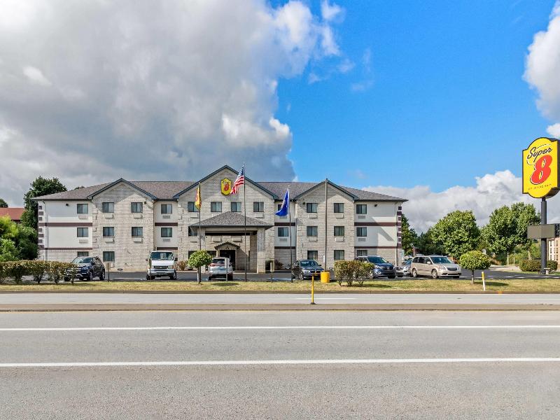 Super 8 By Wyndham Uniontown Pa image