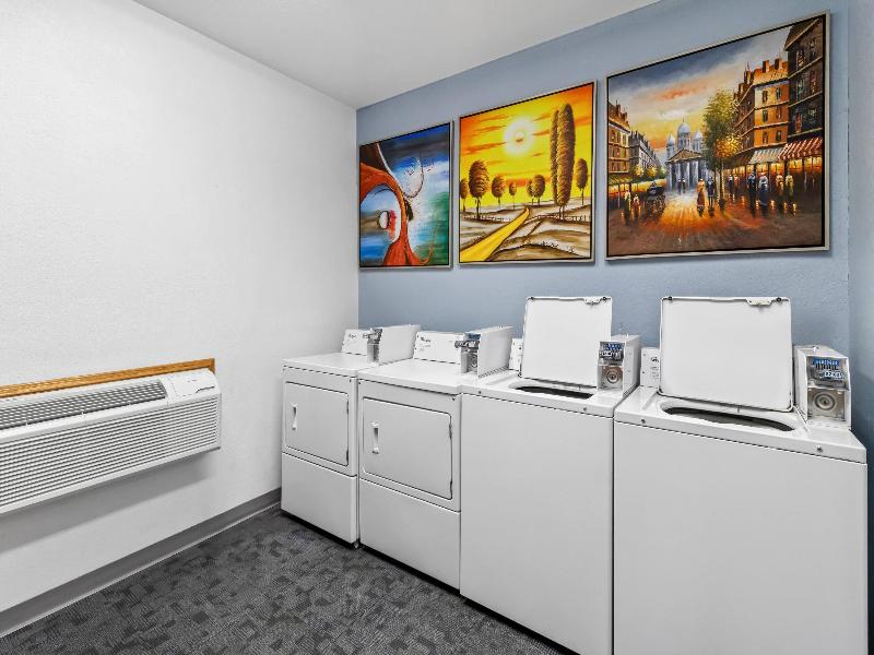 Super 8 By Wyndham Uniontown Pa image