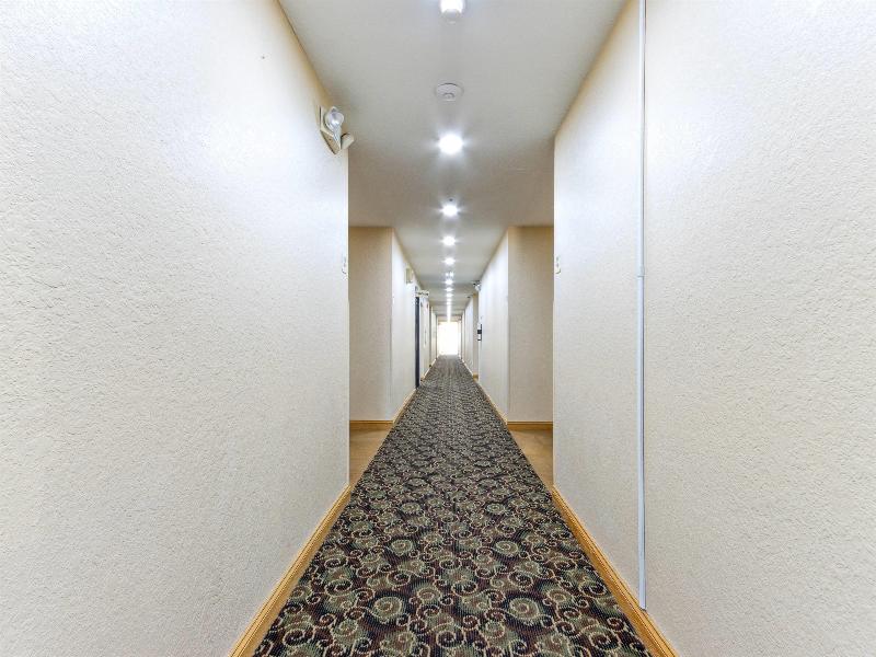 Super 8 By Wyndham Uniontown Pa image