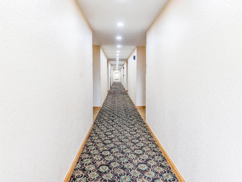 Super 8 By Wyndham Uniontown Pa image