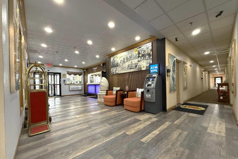 Super 8 By Wyndham Uniontown Pa image