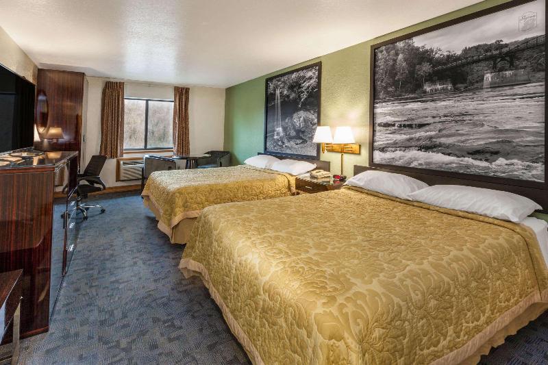 Super 8 By Wyndham Uniontown Pa image
