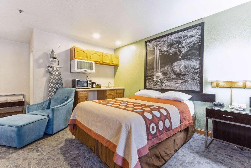 Super 8 By Wyndham Uniontown Pa image
