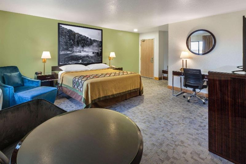 Super 8 By Wyndham Uniontown Pa image