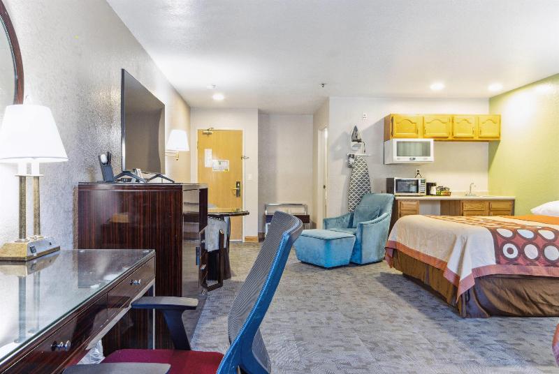 Super 8 By Wyndham Uniontown Pa image