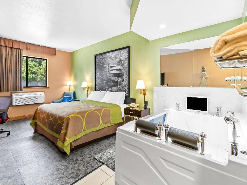 Super 8 By Wyndham Uniontown Pa image