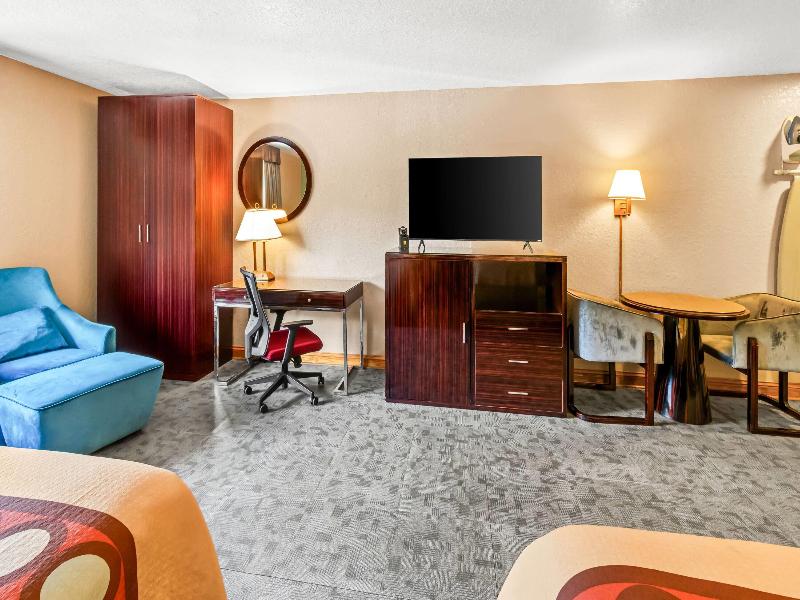 Super 8 By Wyndham Uniontown Pa image