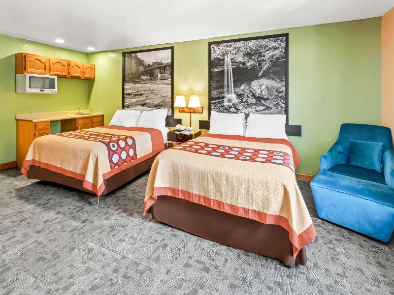 Super 8 By Wyndham Uniontown Pa image