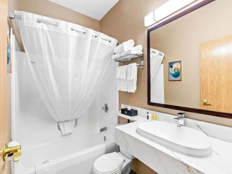 Super 8 By Wyndham Uniontown Pa image