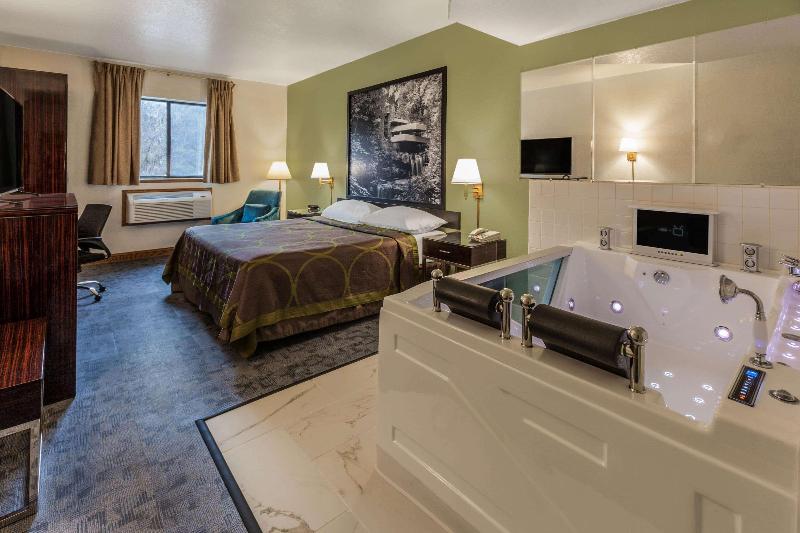 Super 8 By Wyndham Uniontown Pa image