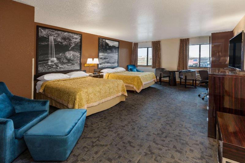 Super 8 By Wyndham Uniontown Pa image