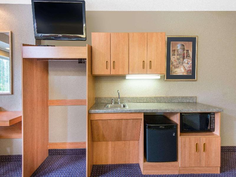 Microtel Inn & Suites By Wyndham Hazelton/Bruceto image