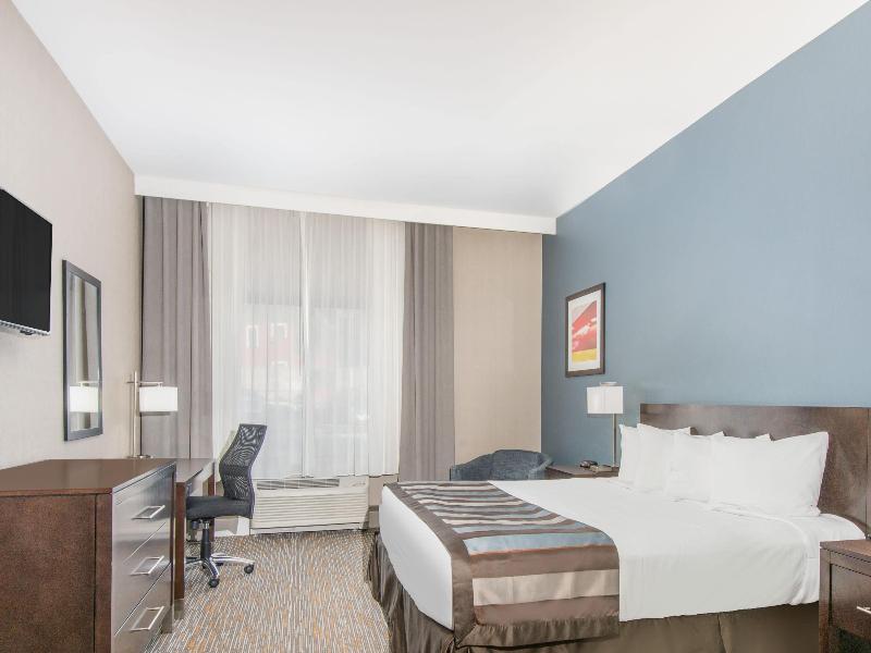 Wingate By Wyndham Niagara Falls image