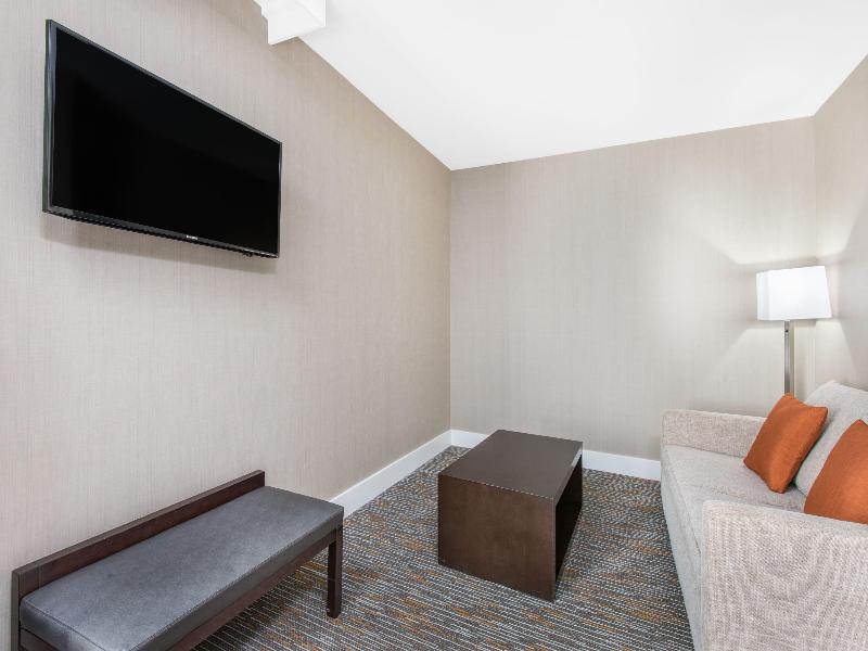 Wingate By Wyndham Niagara Falls image