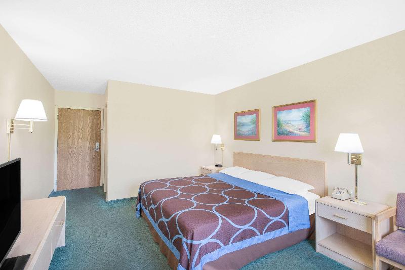 Super 8 by Wyndham Canandaigua image