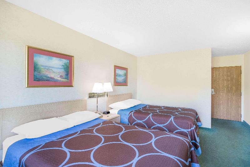 Super 8 by Wyndham Canandaigua image