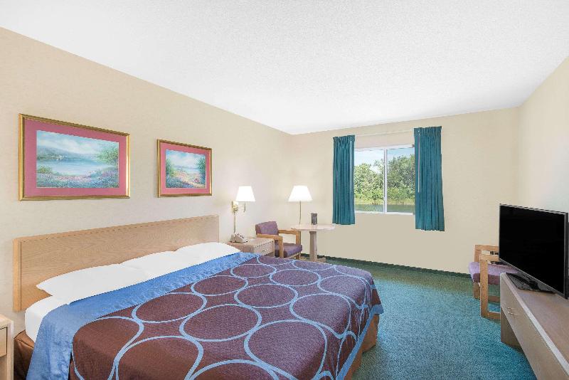Super 8 by Wyndham Canandaigua image