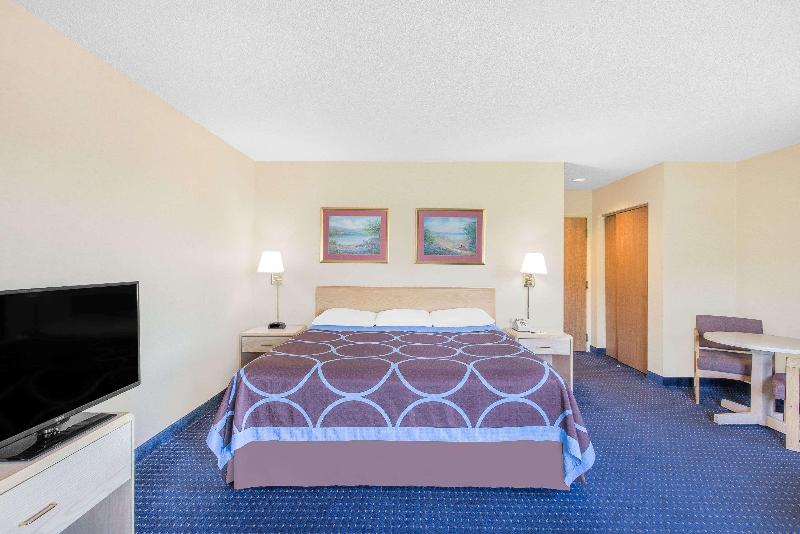 Super 8 by Wyndham Canandaigua image