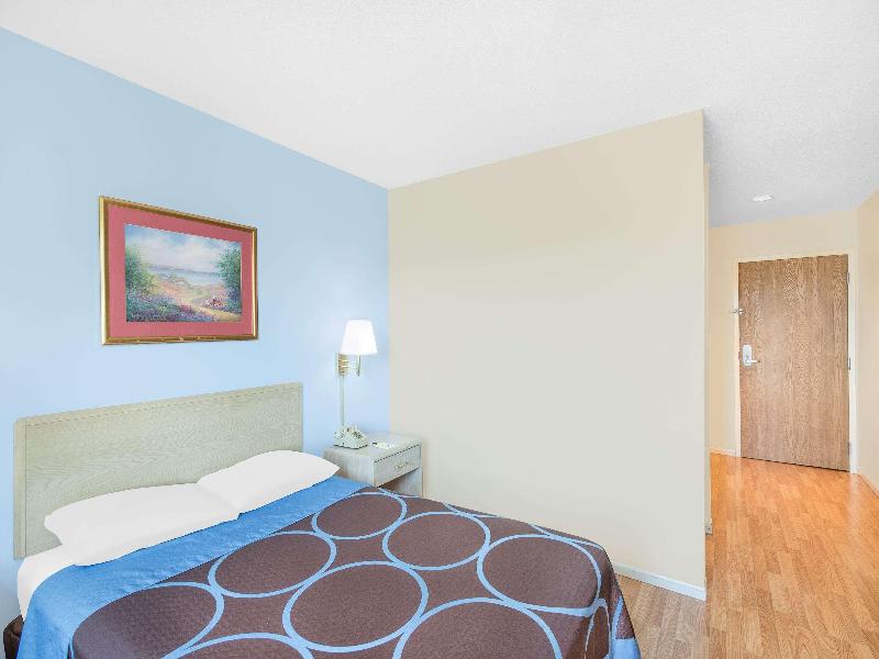 Super 8 by Wyndham Canandaigua image