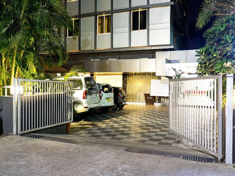 Treebo Grand Emerald Pune image