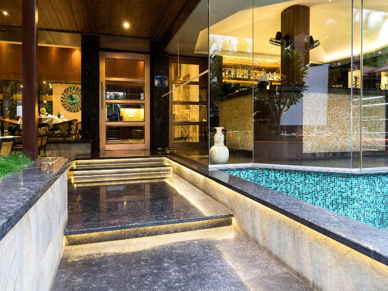 Treebo Grand Emerald Pune image