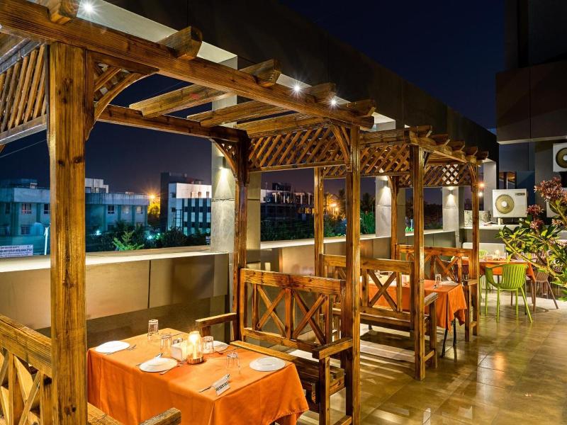 Treebo Grand Emerald Pune image