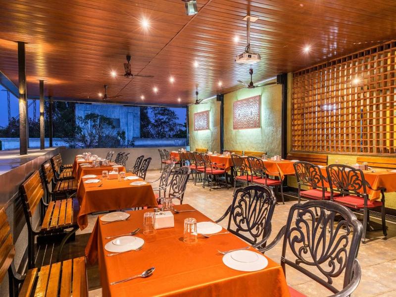 Treebo Grand Emerald Pune image