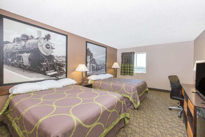 Super 8 By Wyndham Belleville image 3