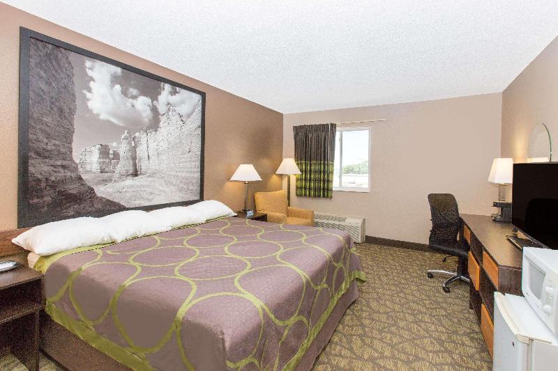 Super 8 By Wyndham Belleville image 4