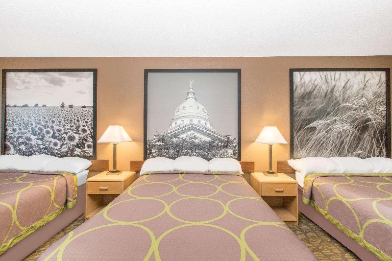 Super 8 By Wyndham Belleville image