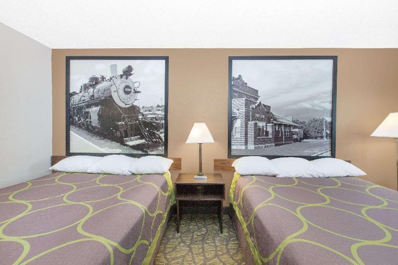 Super 8 By Wyndham Belleville image
