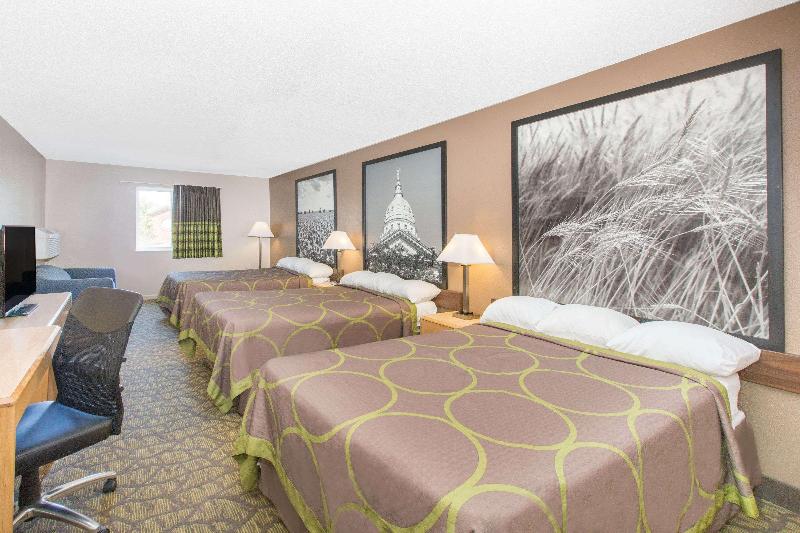 Super 8 By Wyndham Belleville image